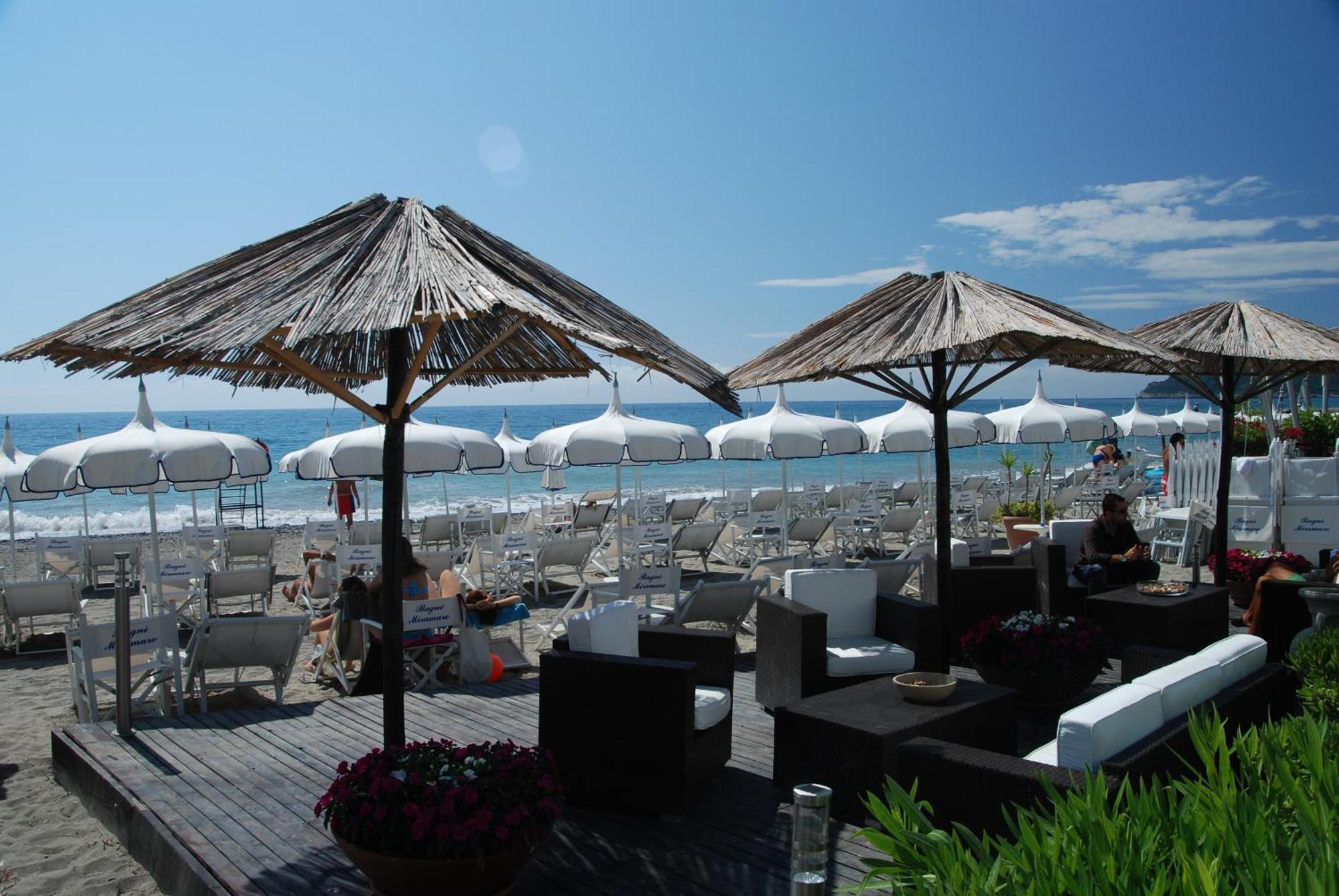 Hotel Marisa Albenga Exteriör bild