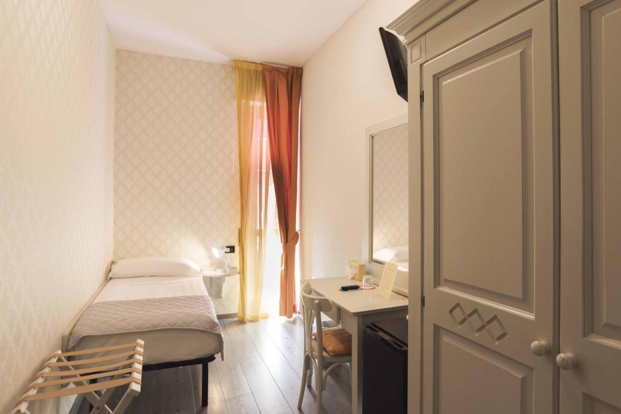 Hotel Marisa Albenga Exteriör bild