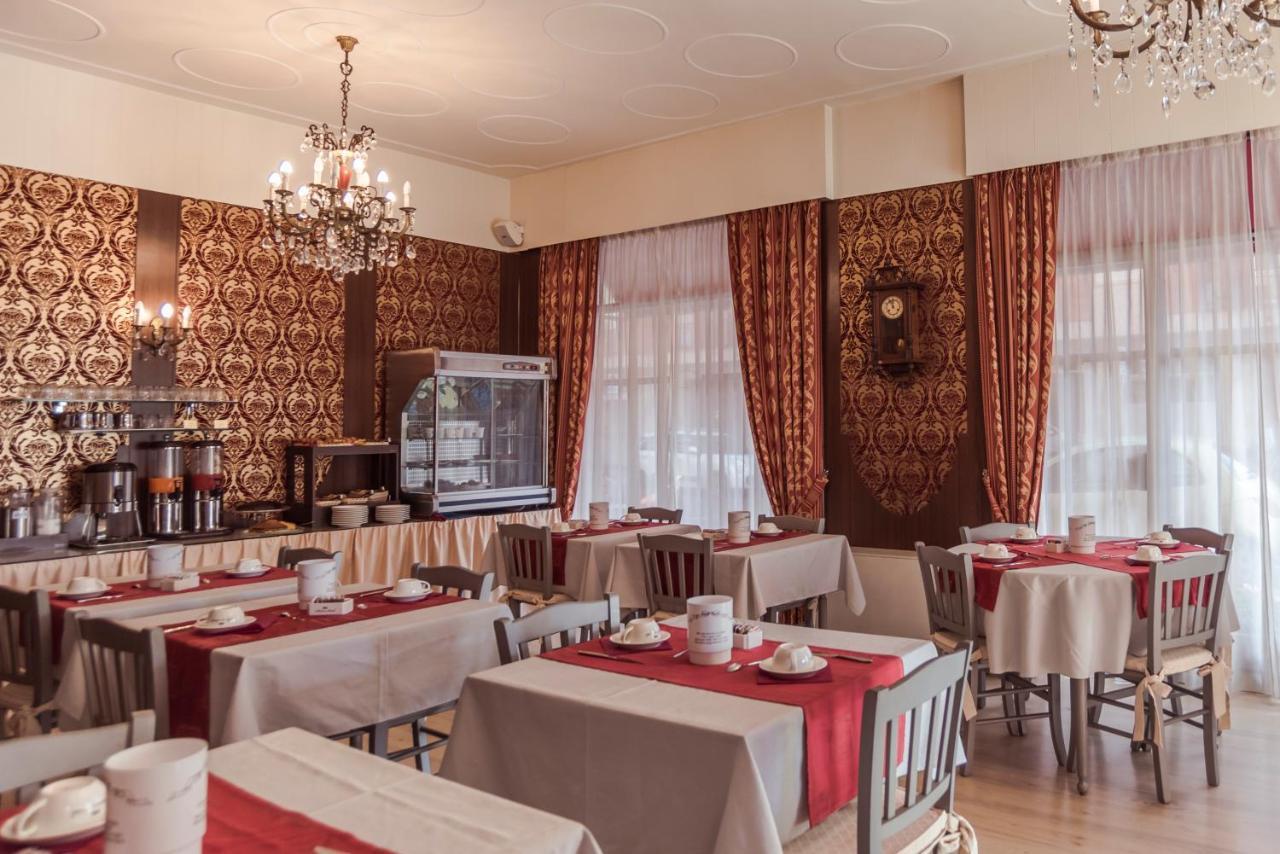 Hotel Marisa Albenga Exteriör bild