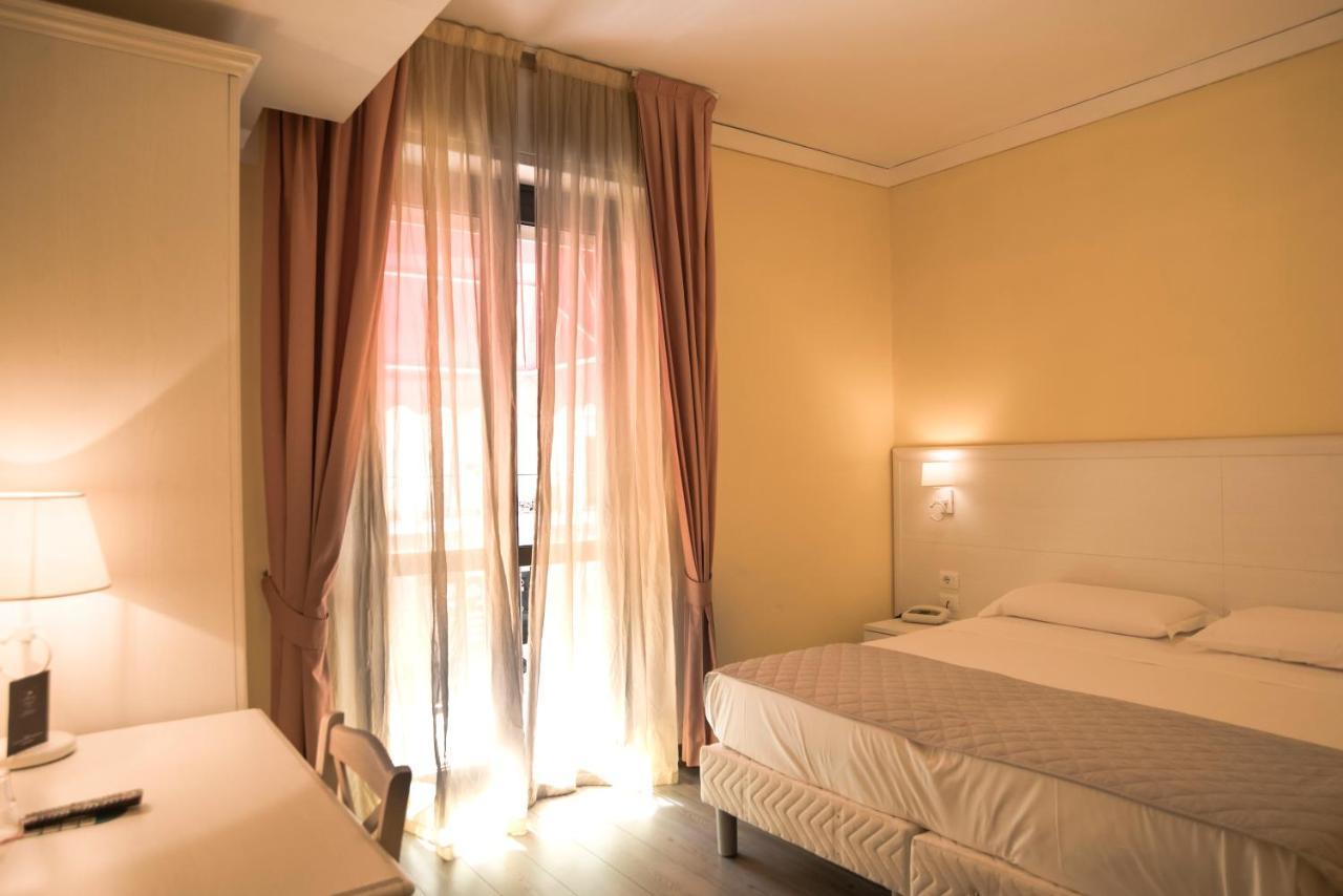 Hotel Marisa Albenga Exteriör bild