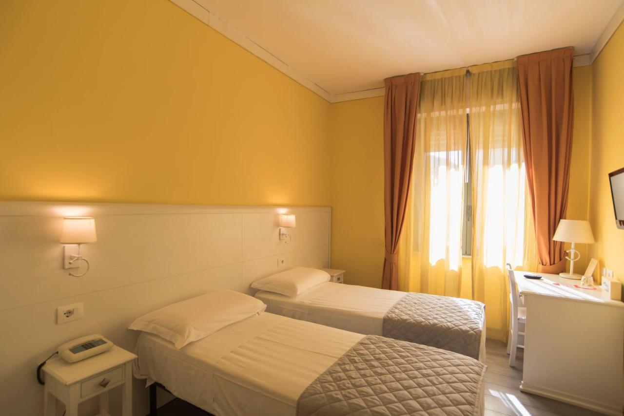 Hotel Marisa Albenga Exteriör bild