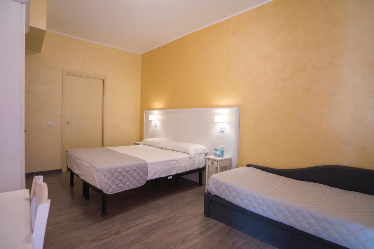 Hotel Marisa Albenga Exteriör bild